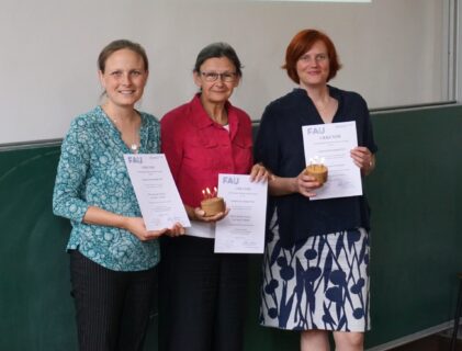 Zum Artikel "PD Dr. Berenike Metzler, Dr. Petra G. Schmidl und Dr. Christine Ganslmayer mit Lehrpreis der Fakultät geehrt"